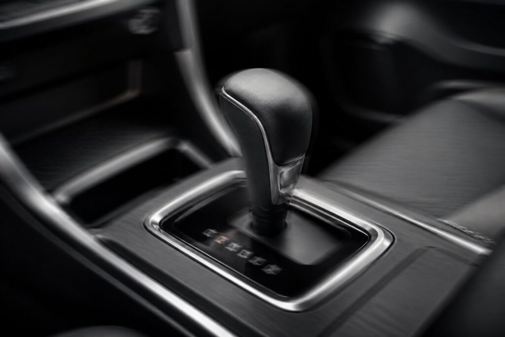 Painel do câmbio automático em foco seletivo no interior do veículo, com leve impressão de trepidação nas bordas do seletor.
